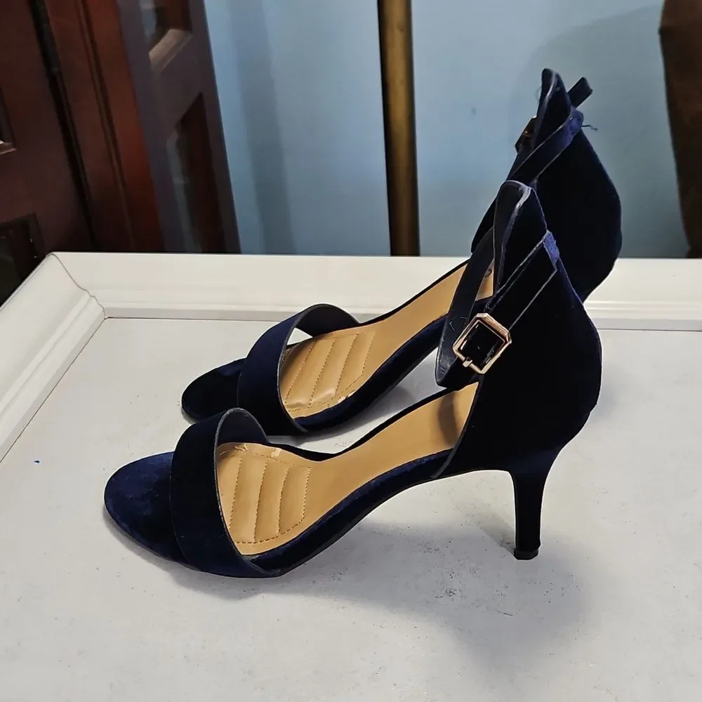 Bamboo Women's Navy Blue Velvet Harleen Heels Size 5.5M